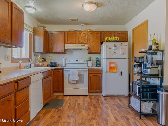 5th image of 784 4th Ave E