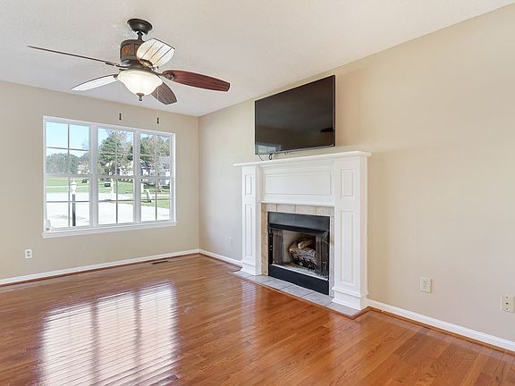 5th image of 299 Augustine Dr