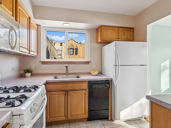 5th image of 4881 N Hermitage Ave APT 202