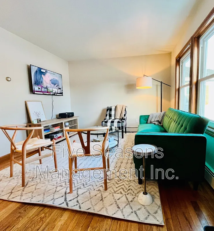 2 bed, 1.0 bath, 800 sqft, $2,000 — Photo 2