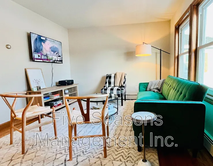 358-360 N Winooski Ave #3 — Photo 2