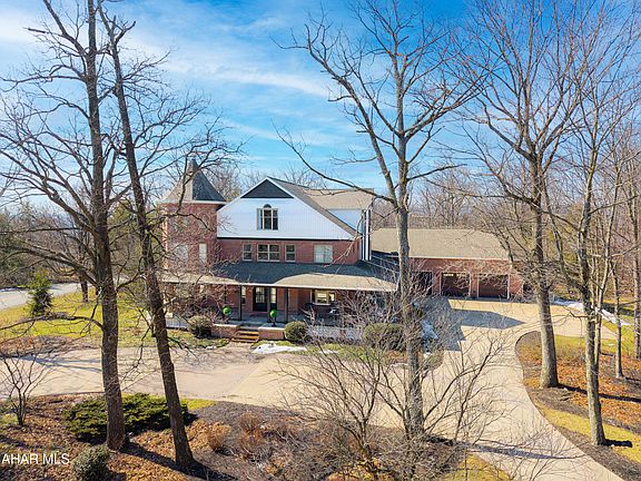 2nd image of 207 Stonehedge Rd