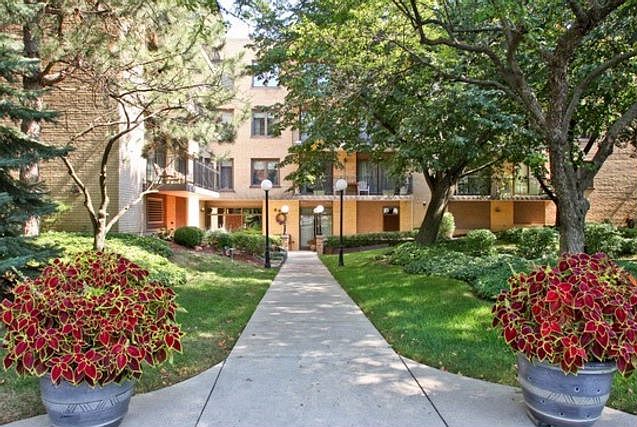 1st image of 6935 N Milwaukee Ave APT 106