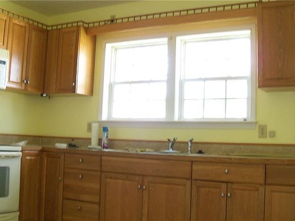 3rd image of 148 E Lynn St