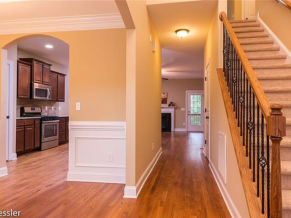 3rd image of 104 Bell Tower Ct