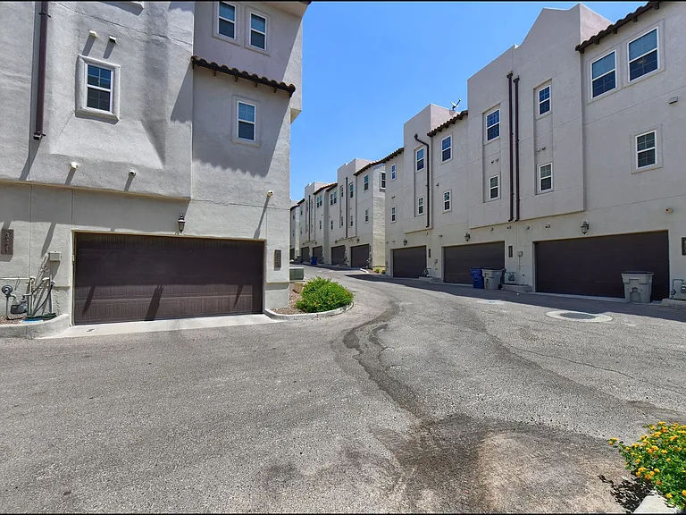 312 Vin Almoradi Ct — Photo 35