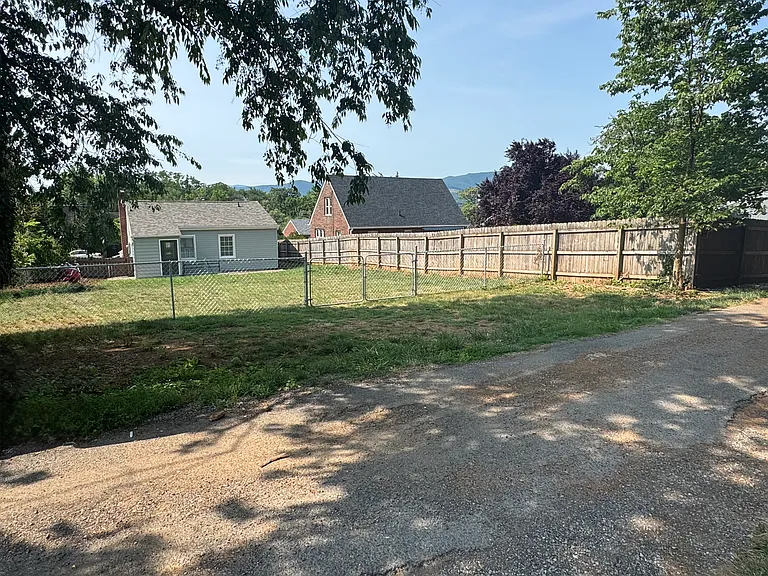 825 Maryland Ave — Photo 28