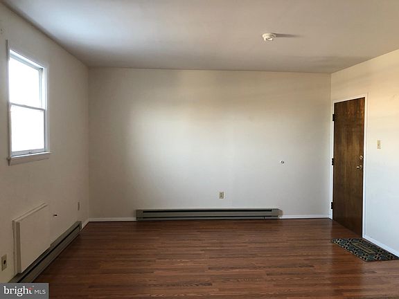 4th image of 317 Bridge St APT 3