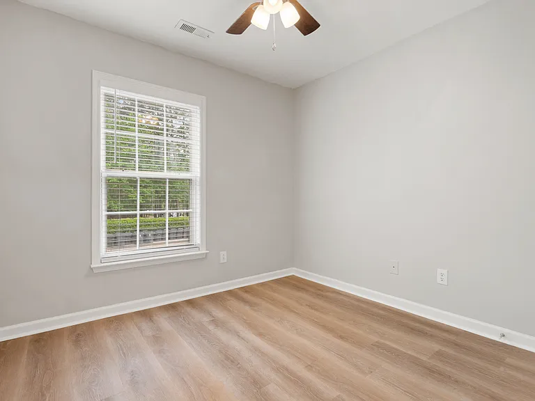502 Canyon Lake Cir — Photo 21