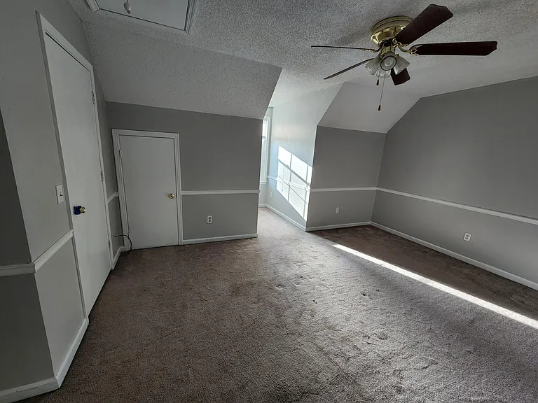 1129 S Maple St — Photo 17