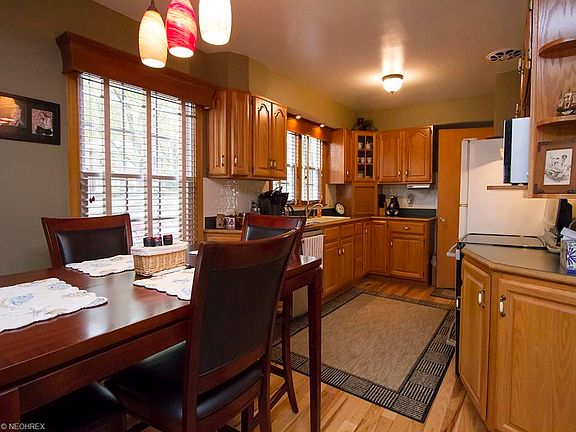 5th image of 146 Woodhill Dr