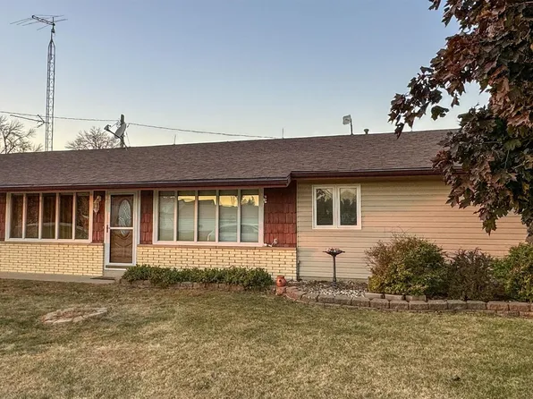 306 5th St, Bradford, IA 50041