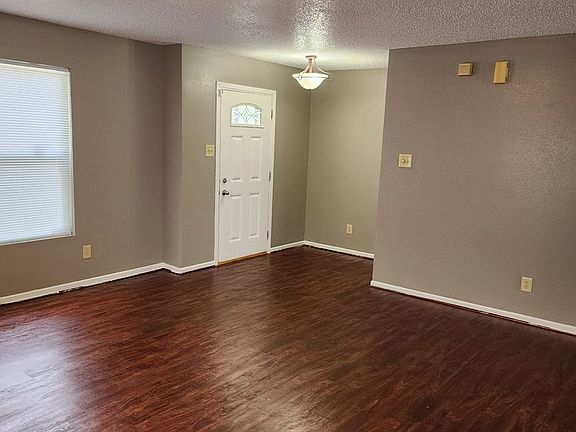 3rd image of 4221 Fletcher Dr