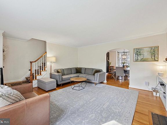 2nd image of 516 Lennox Rd
