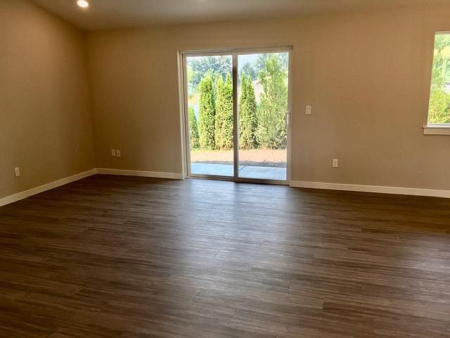 2nd image of 135 Manzanita Dr