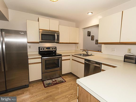 4th image of 1328 Bennett Pl