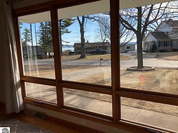 3rd image of 639 Birchwood Ave
