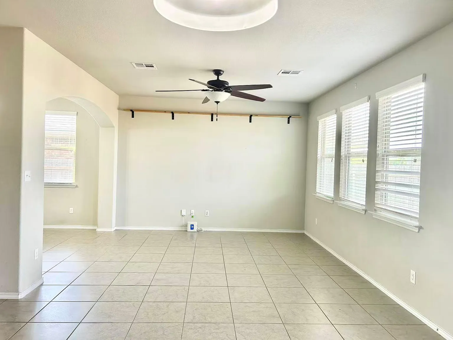 4 bed, 2.5 bath, 2420 sqft, $2,300 — Photo 3