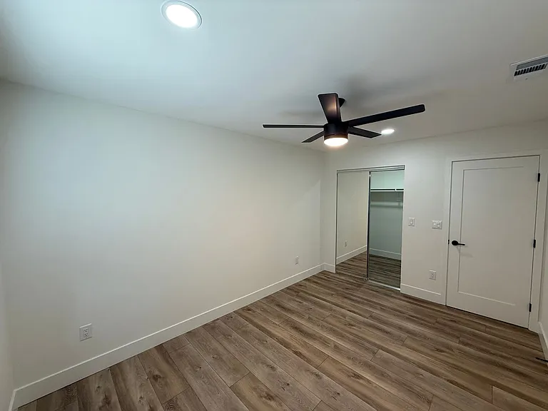 5077 Rockford Dr — Photo 8