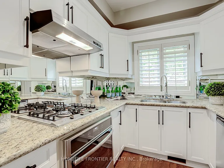 22 Balmoral Ave #4 — Photo 8