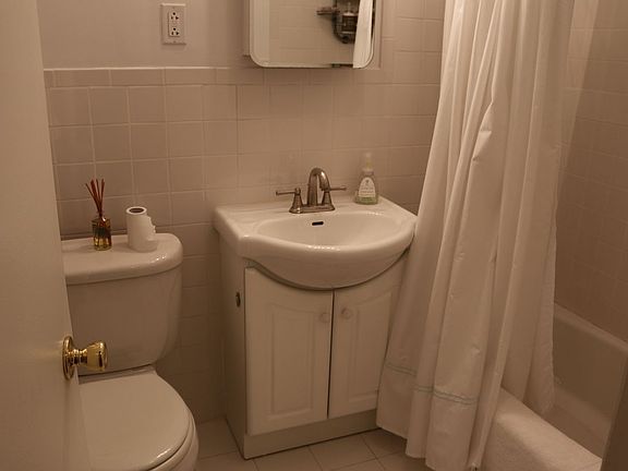 5th image of 45 W 85th St APT A
