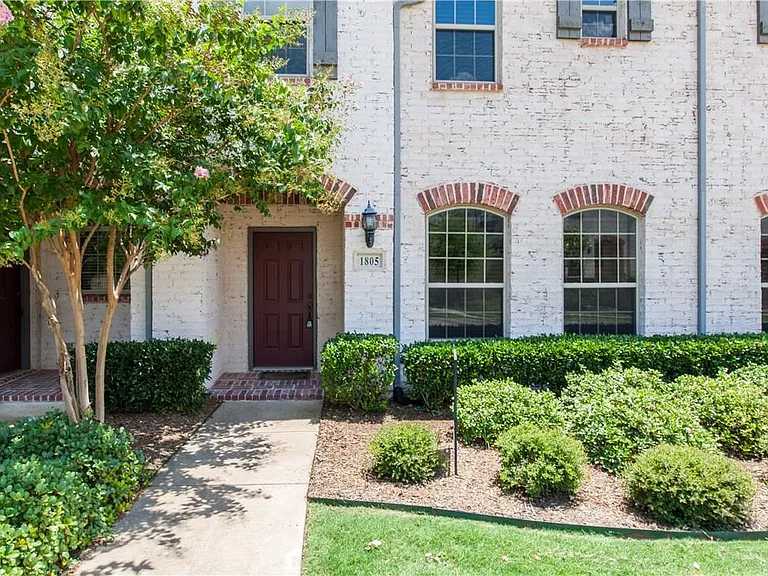 1805 Desoto Dr — Photo 25