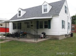 14 N 6th St, Carrollton, IL 62016