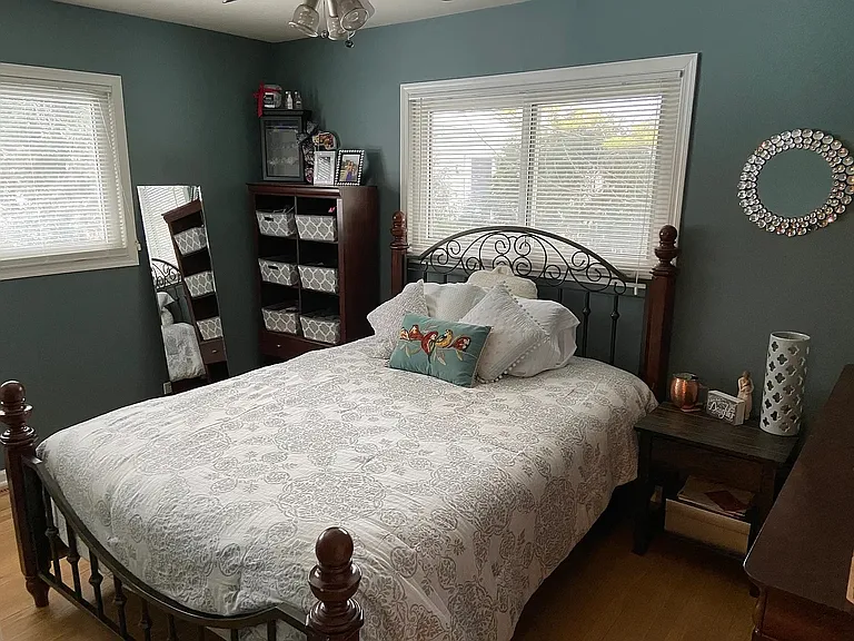 1073 W Elm St — Photo 15