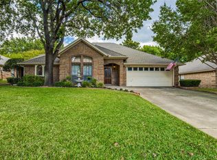 7708 Amy Ln, North Richland Hills, TX 76182