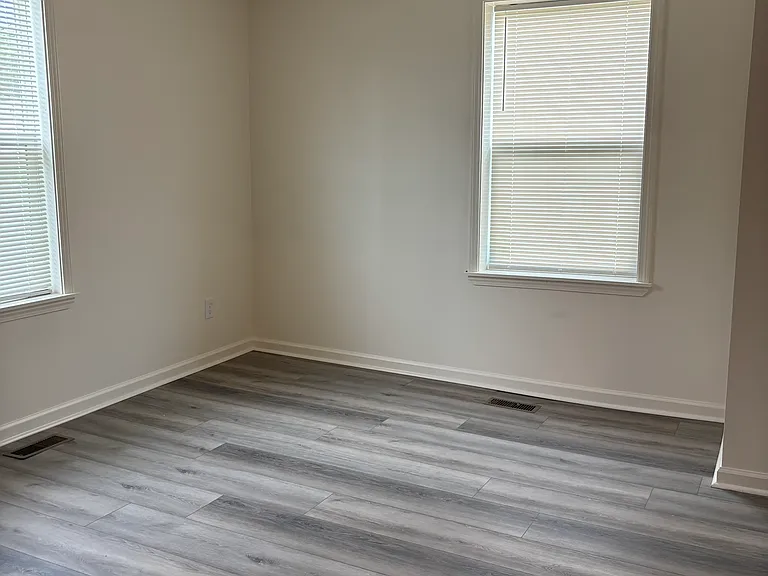 2520 E 21st St — Photo 11