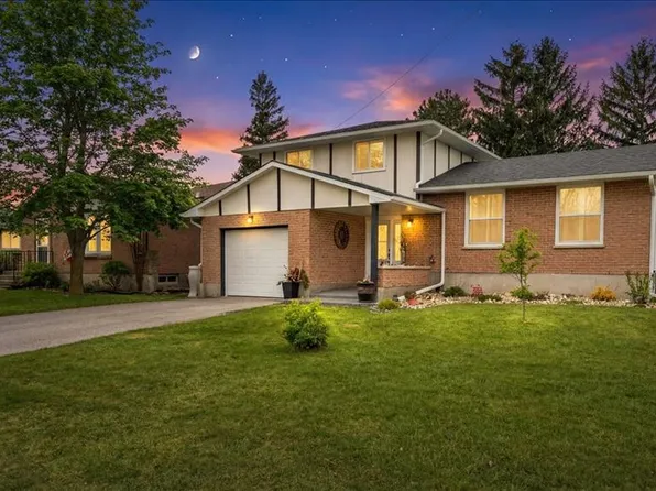 2 Juniper Pl, Lambton Shores, ON N0N 1J0