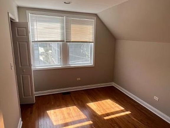 4th image of 3626 W Oakdale Ave #2F