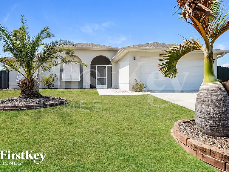4028 NE 10th Pl — Photo 1