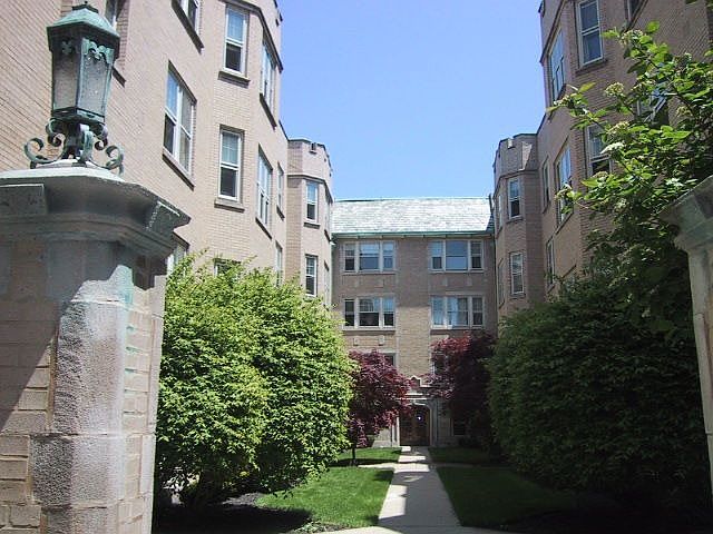 Vintage courtyard style