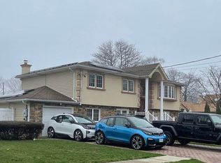138 43rd St, Lindenhurst, NY 11757
