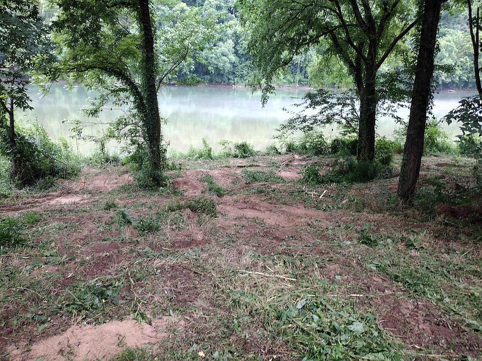 1st image of 890 S Riverview Ln