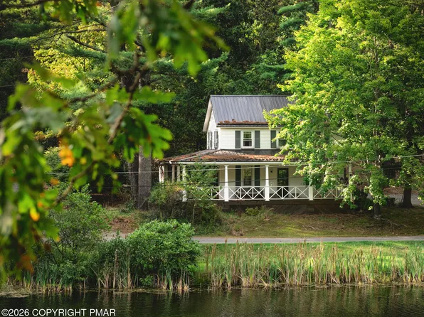 120 Hidden Hollow Ln, Stroudsburg, PA 18360