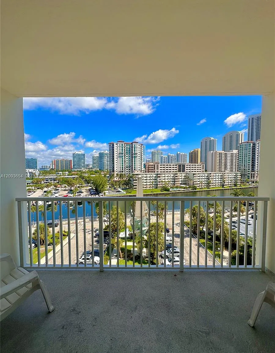 Arlen House Condo — Photo 1