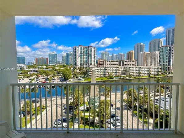 300 Bayview Dr, Sunny Isles Beach, FL