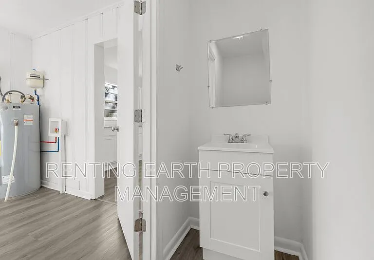 417 Athens Ave — Photo 10