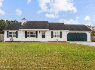 122 Parnell Rd, Hubert, NC 28539