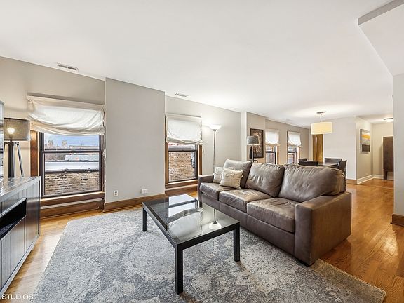 2nd image of 2019 N Sheffield Ave APT 402