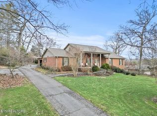 2022 Oakwood Dr, Maryville, TN 37803