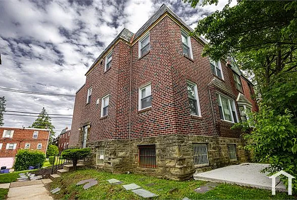 906 E Vernon Rd #1 — Photo 2