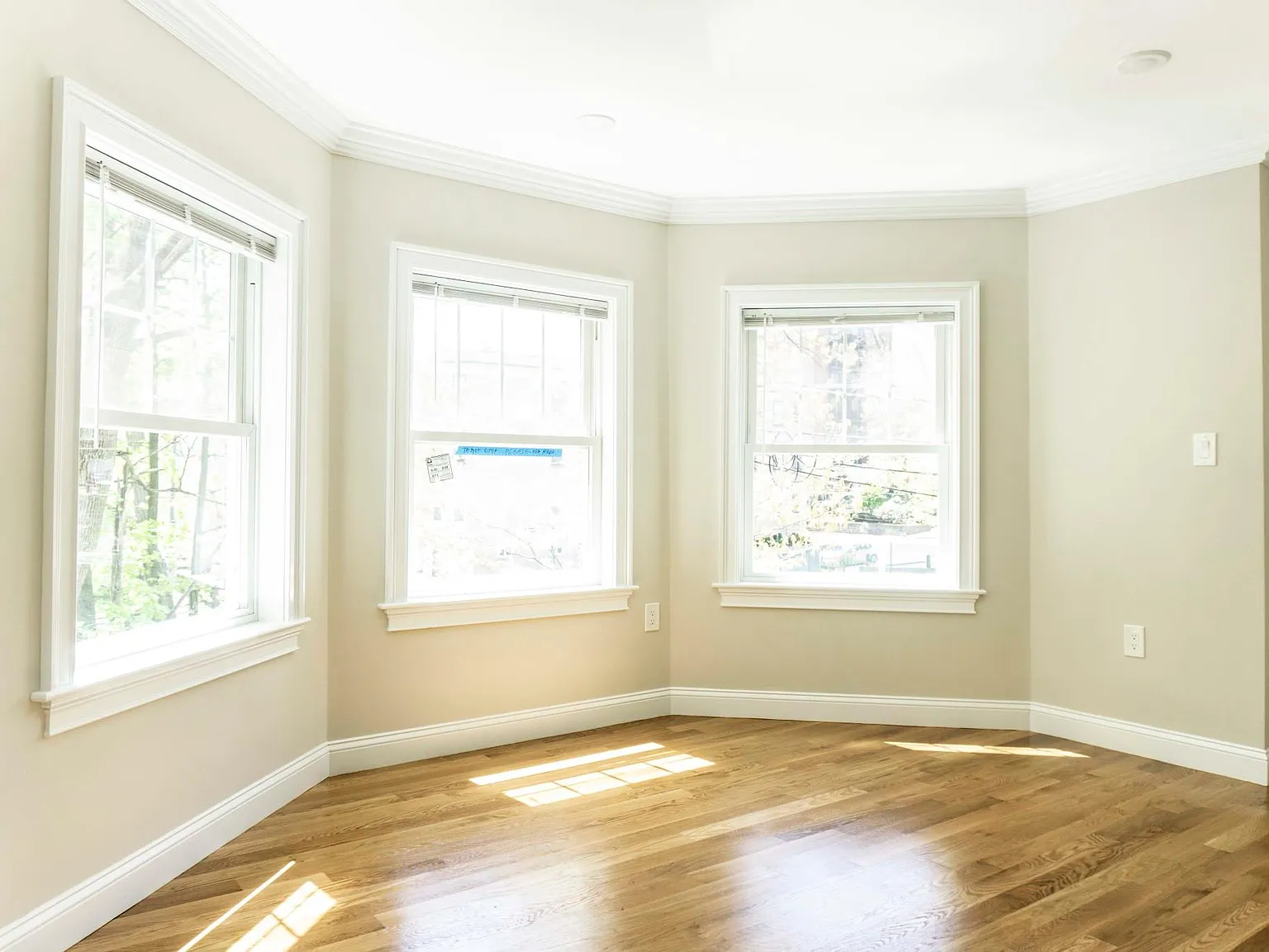 3 bed, 1000 sqft, $5,400 — Photo 4