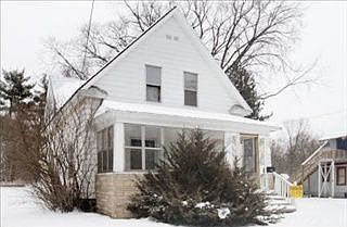 2nd image of 866 Michigan Ave W