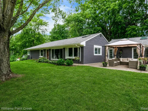 340 Whims Ln, Rochester, MI 48306