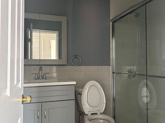 2nd image of 46 Ferry St #3R