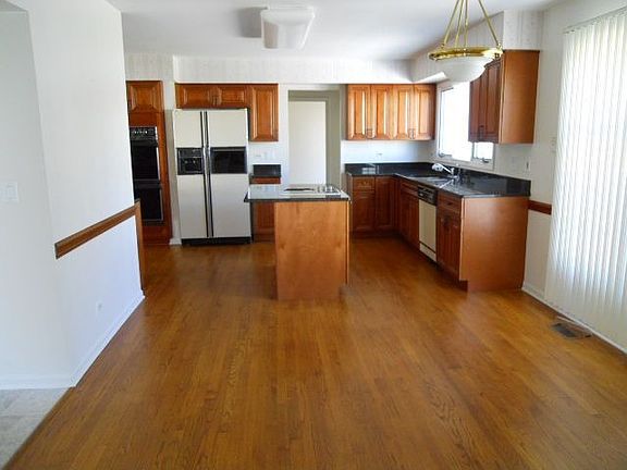 5th image of 800 Heatherstone Dr