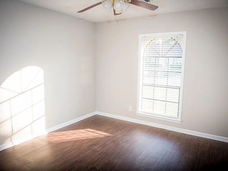 5809 Ainsworth Dr — Photo 7